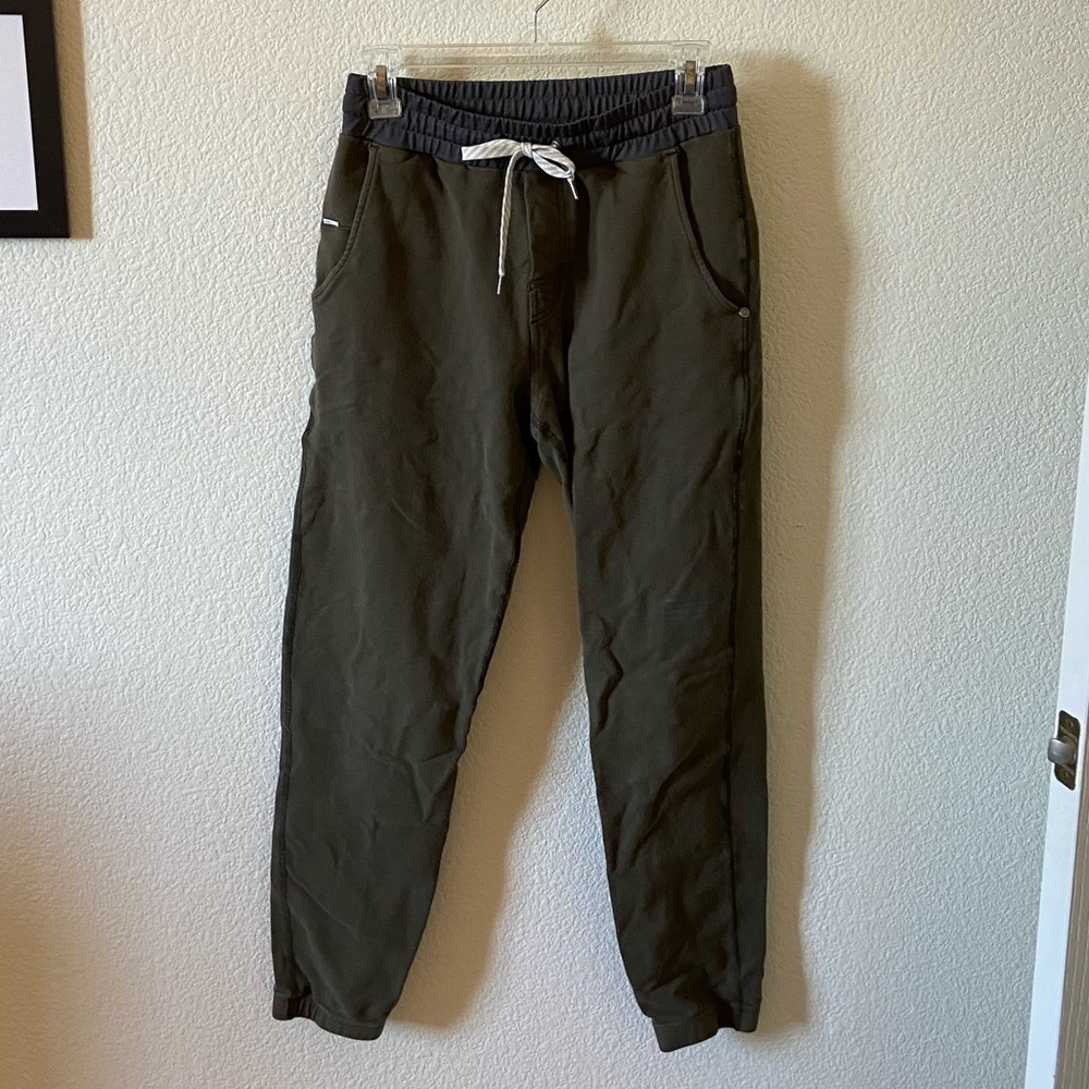 Vuori mens balboa pant sweatpants in dark green size small